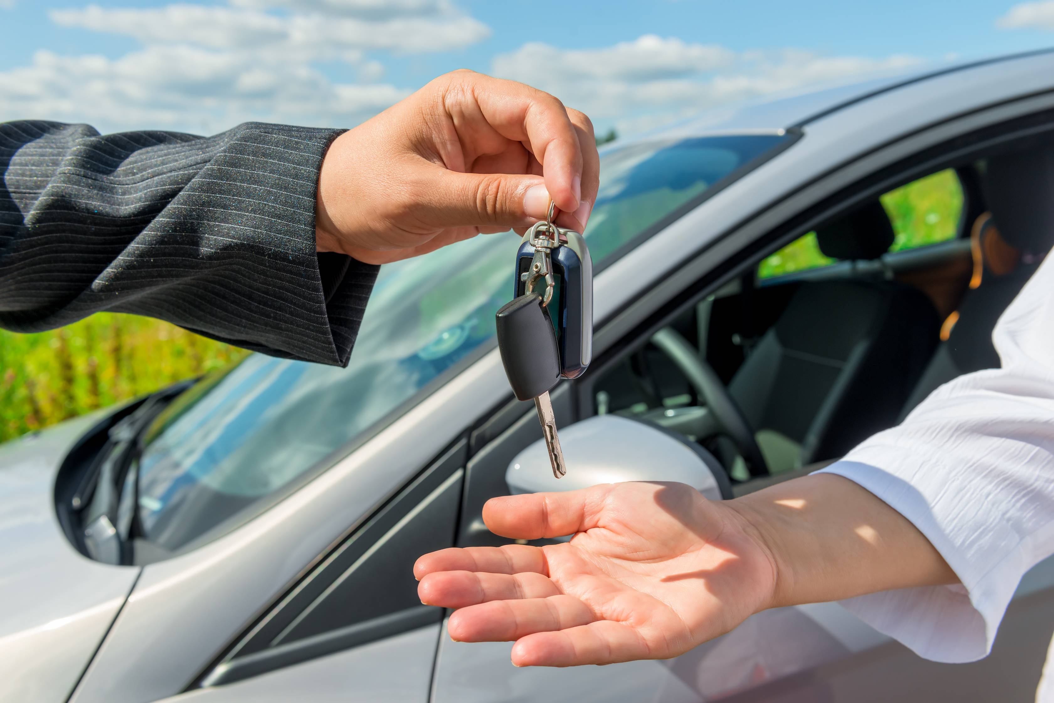 Quels sont les tarifs pour louer une voiture dans une ville et la rendre dans une autre ville ?
